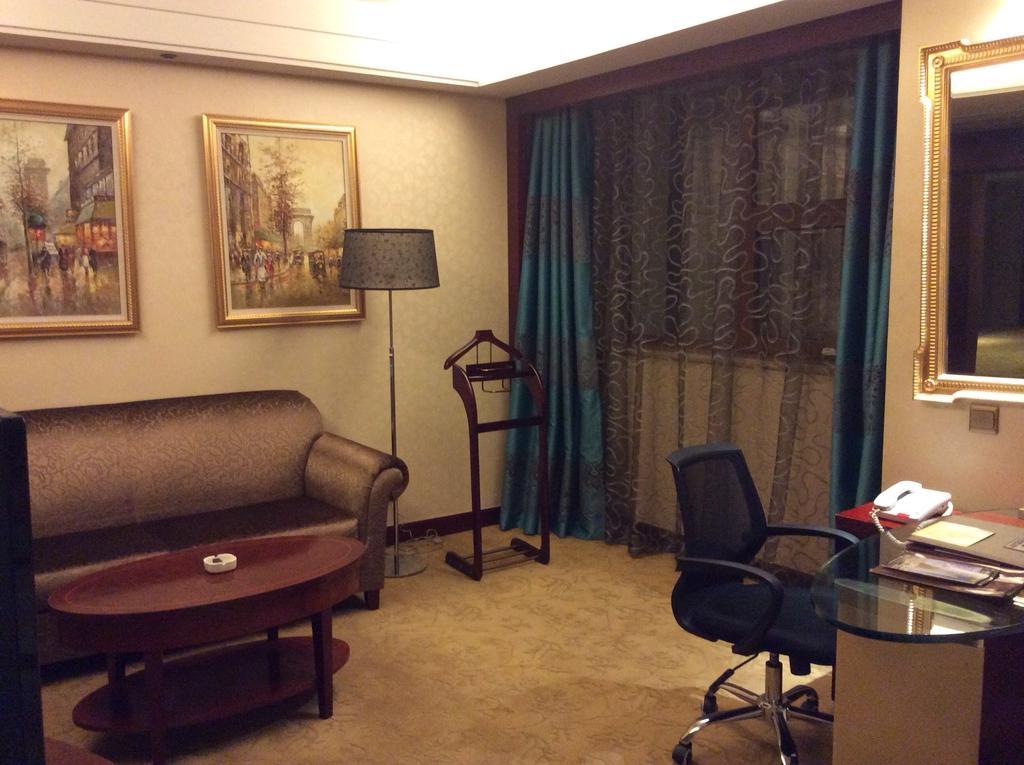 New Paris Hotel Harbin Exterior foto